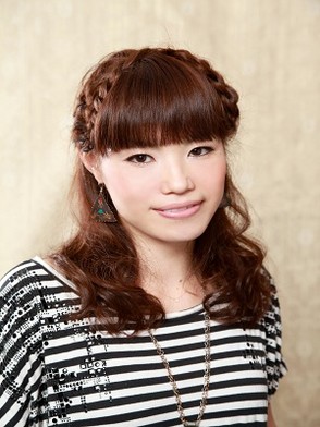 小顔効果バツグンのフルバングが可愛いゆるふわセミロング！！